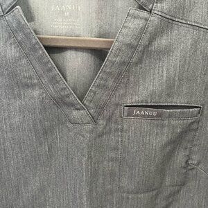 Jaanuu Women’s Scrub Set